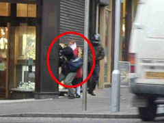 Clip: Cụ bà dũng cảm đánh đuổi cướp trên đường phố