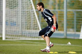 Clip: Casillas giăng 'lưới nhện' trước khung thành