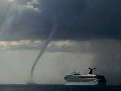 Thời sự 12/6: Cận cảnh vòi rồng nước cao trăm mét