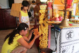 Bé 7 tuổi cứu bạn dưới giếng: Tang thương xóm nghèo