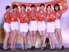 PG chân dài sinh viên 'đắt sô' kỳ nghỉ hè