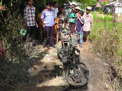 Giận bạn nhậu, đốt xe cho 'bõ ghét'