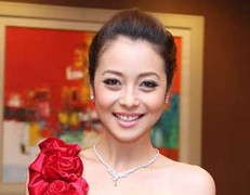 Sắp sinh em bé, Jennifer Phạm rút lui Đại sứ Du lịch