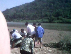 Tắm sông, hai cha con chết đuối thương tâm