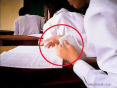 Xuất hiện clip giám thị ‘làm ngơ’ thí sinh quay bài