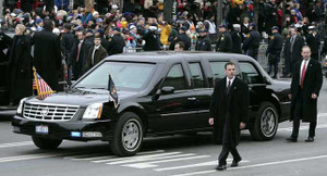 Đoàn xe hộ tống Obama gặp nạn trên phố