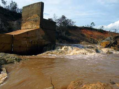 Vỡ đập thủy điện: Chủ đầu tư làm sai thiết kế