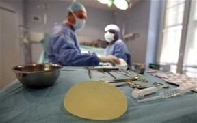 Lén chồng đi nâng ngực rồi chết tức tưởi