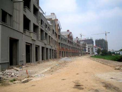 Nhan nhản biệt thự rao bán rẻ như... nhà xã hội