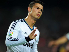 Nhớ MU, Ronaldo chẳng màng Real 'dụ khị'