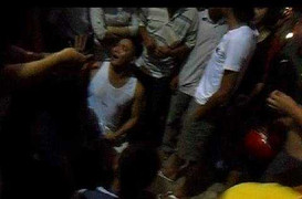 Hàng trăm người ‘dàn trận’ bắt cướp taxi