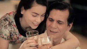 Hồ Ngọc Hà quảng cáo rượu, biến tình cảm thành phản cảm