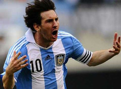 Lập hattrick, Messi qua mặt Maradona