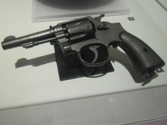 Chỉ nổ súng khi không còn biện pháp nào