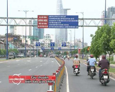 Biển báo giao thông ‘ẩn nấp’, thách đố dân Sài thành
