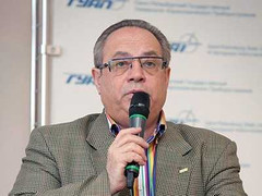 Hiệu trưởng thu nhập 2,3 triệu USD/năm