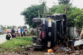 Xe chở quân nhân gặp nạn, 20 người thương vong
