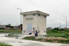 Xác chết nam thanh niên phân hủy trong tủ điện