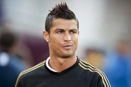 Clip: Pirlo, Suarez thay nhau thử tài Ronaldo