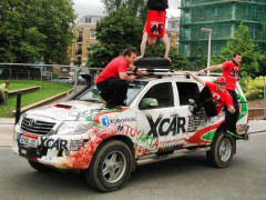 Thót tim những màn nhào lộn trên xe