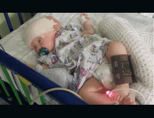 Cậu bé đầu to phình: Chất lỏng từ não đưa xuống dạ dày