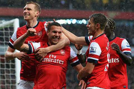 Clip: Món quà bí mật Arsenal mang sang Việt Nam là gì?