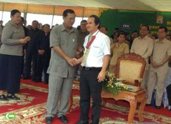 Bầu Đức nhận huân chương công trạng hạng nhất