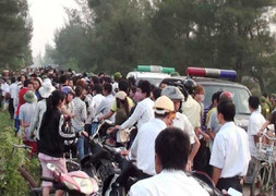 'Cẩu tặc' nổ súng, 5 người thương vong