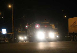 Né cảnh sát giao thông, 'hung thần' lũ lượt đi đêm