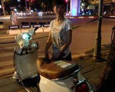 Vi phạm giao thông, vứt cả xe lẫn bạn gái bỏ chạy