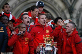 Sau Arsenal, MU đến Việt Nam?