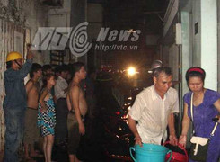 TPHCM: Cháy nhà trọ, cả khu phố náo loạn