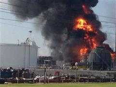 Video: Nổ nhà máy pháo hoa chấn động Canada