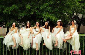 Nữ sinh hóa cô dâu xinh đẹp trong ngày tốt nghiệp