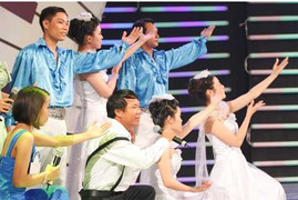 Hai ‘Gia đình tài tử’ thi hát tình ca nhạc ngoại