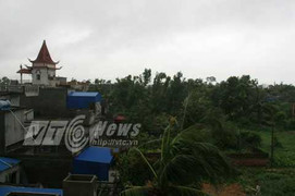 Bão số 2 chỉ còn cách đất liền khoảng 120km