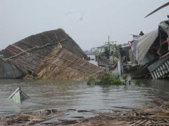 TP.HCM: 'Hà bá' nuốt trọn 7 căn nhà trong đêm