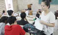 Lớp học thủ khoa khối V miễn phí hút sĩ tử