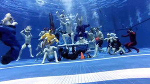 Clip: Ngâm mình dưới nước, nhảy Harlem Shake cực 'độc'