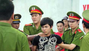 Đại chiến V.HP-SLNA: Bắt 'nóng' CĐV quấy rối