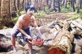 Dị nhân 'mình đồng da sắt' 66 năm không mặc áo