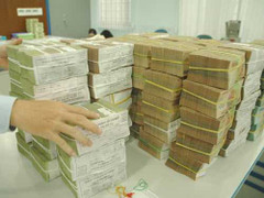 Nhà băng bơm tiền, đổ trăm ngàn tỷ vào đâu?