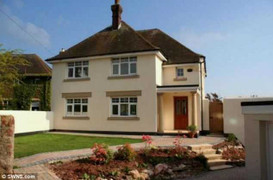 Rao bán đại hạ giá nhà sắp rơi xuống biển