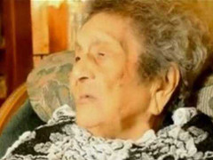 Cụ bà 100 tuổi tốt nghiệp tiểu học