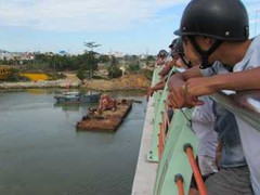 Đà Nẵng: Ôm giấy đăng ký kết hôn, nhảy cầu Rồng tự vẫn