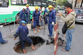 'Hố tử thần' sâu hoắm giữa phố Sài Gòn