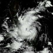 Bão Rumbia đổ bộ biển Đông, gió giật cấp 10