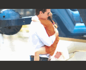 Tom Cruise chi 50 nghìn USD một tháng để bảo vệ con gái