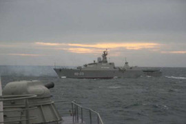 Toàn cảnh tàu hộ vệ 'khủng' Việt Nam tuần tra biển Đông