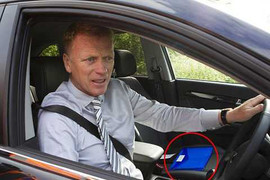 Nóng 24h: David Moyes đi siêu xe đến sân tập